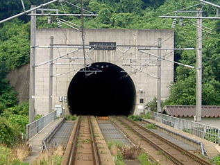 青函トンネル　複線断面