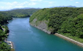 対馬の下島と上島を隔てる万関関